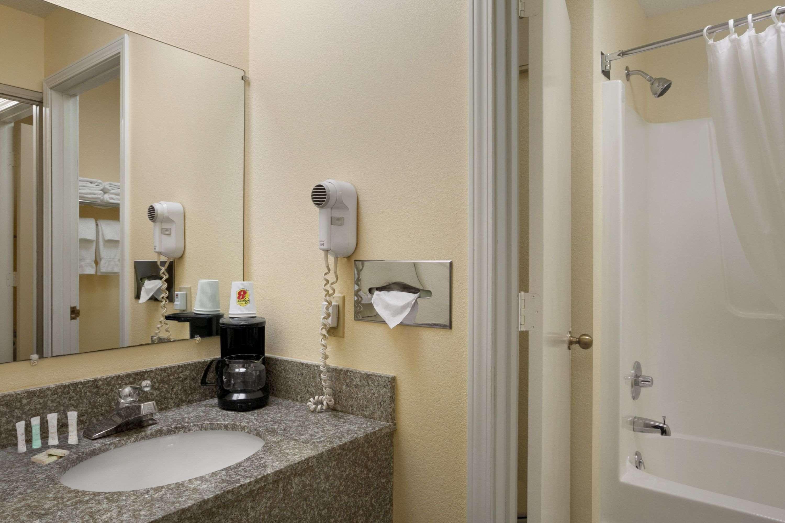 Super 8 By Wyndham Columbia City Eksteriør billede